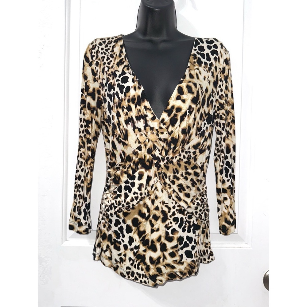 Cable & Gauge leopard print v-neck top with a twisted or ruched front